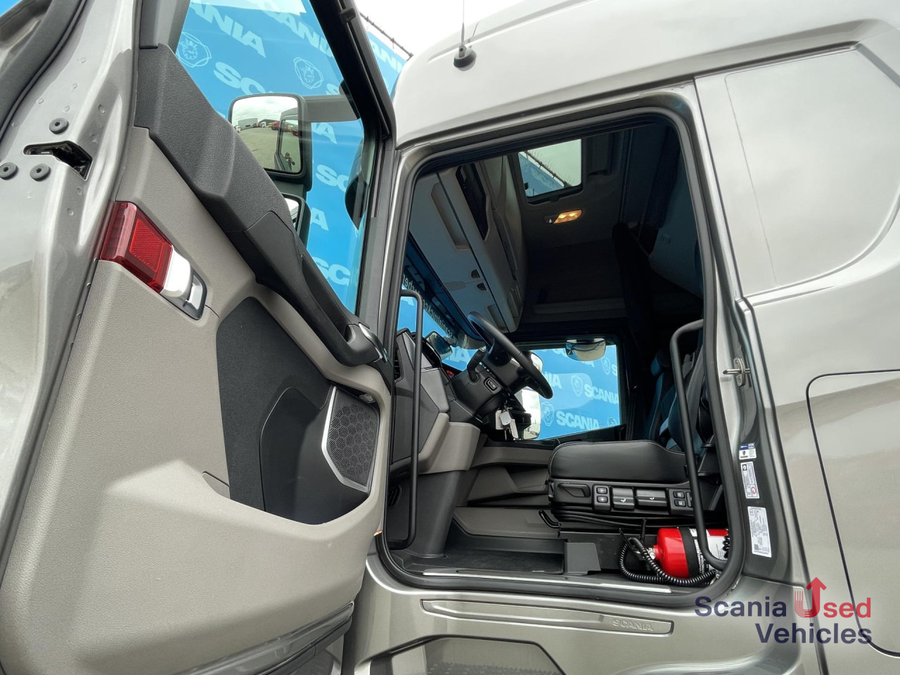 SCANIA R 460 A4x2EB MEGA RETARDER DIFF-L 48DKM SMART2 - Tracteur routier: photos 2 SCANIA R 460 A4x2EB MEGA RETARDER DIFF-L 48DKM SMART2 - Tracteur routier: photos 2