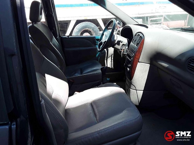 Voiture Chrysler Voyager tdi: photos 7