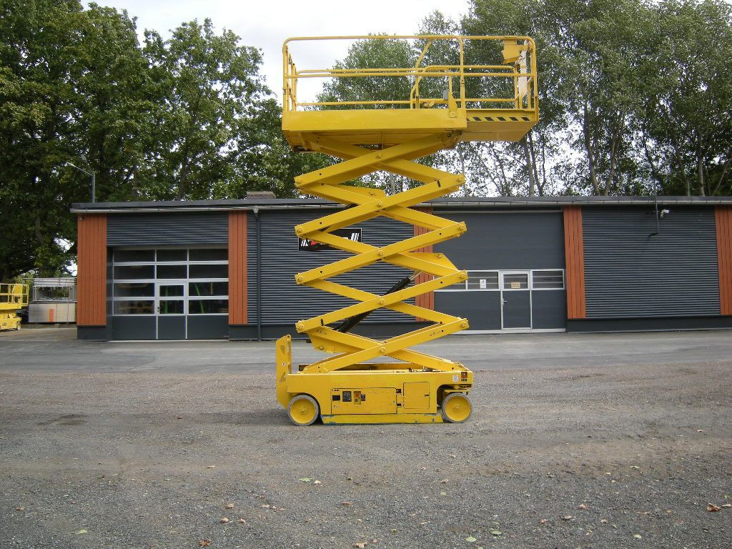JLG 3246, Scherenarbeitsbühne, 11,9 m - Camion avec nacelle: photos 1 JLG 3246, Scherenarbeitsbühne, 11,9 m - Camion avec nacelle: photos 1