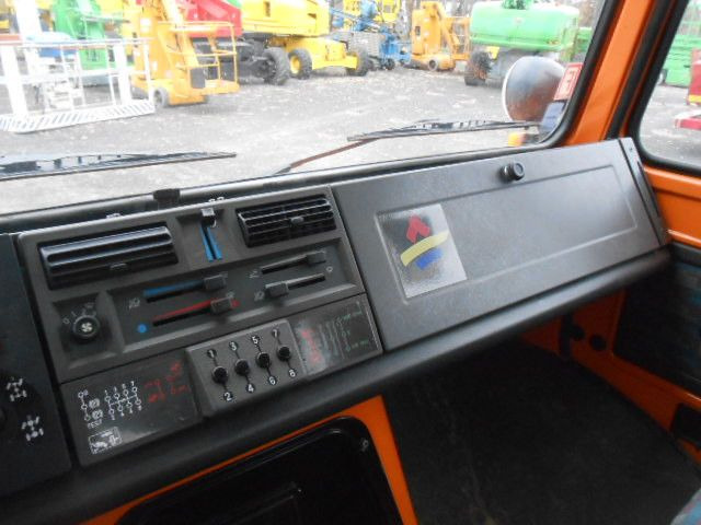 Crédit-bail de  Mercedes-Benz U1450 427/11 mit Kran Mercedes-Benz U1450 427/11 mit Kran: photos 35