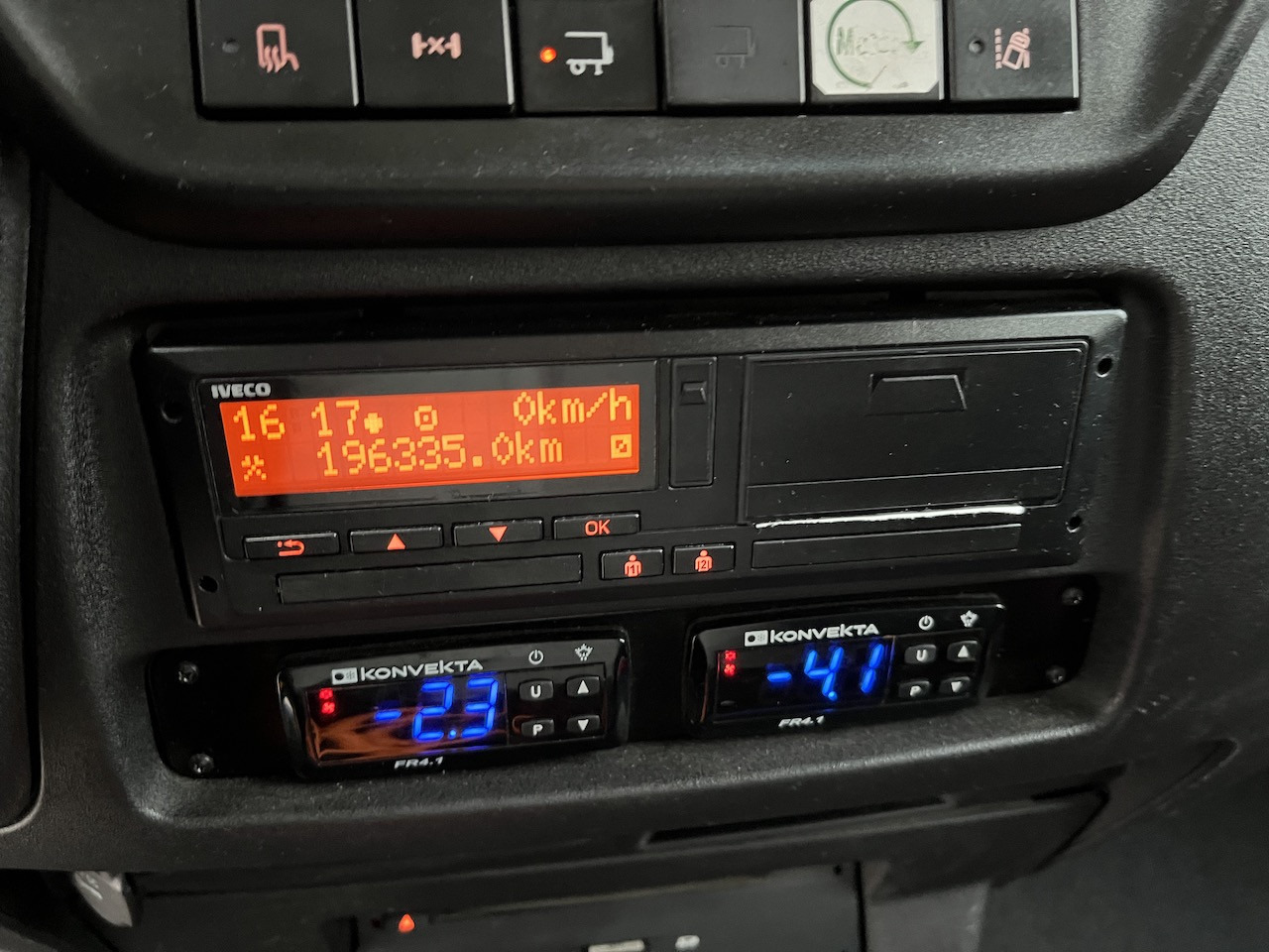 Iveco 70C18 Daily Tiefkühlkoffer mit Ladebordwand - Utilitaire frigorifique: photos 2 Iveco 70C18 Daily Tiefkühlkoffer mit Ladebordwand - Utilitaire frigorifique: photos 2