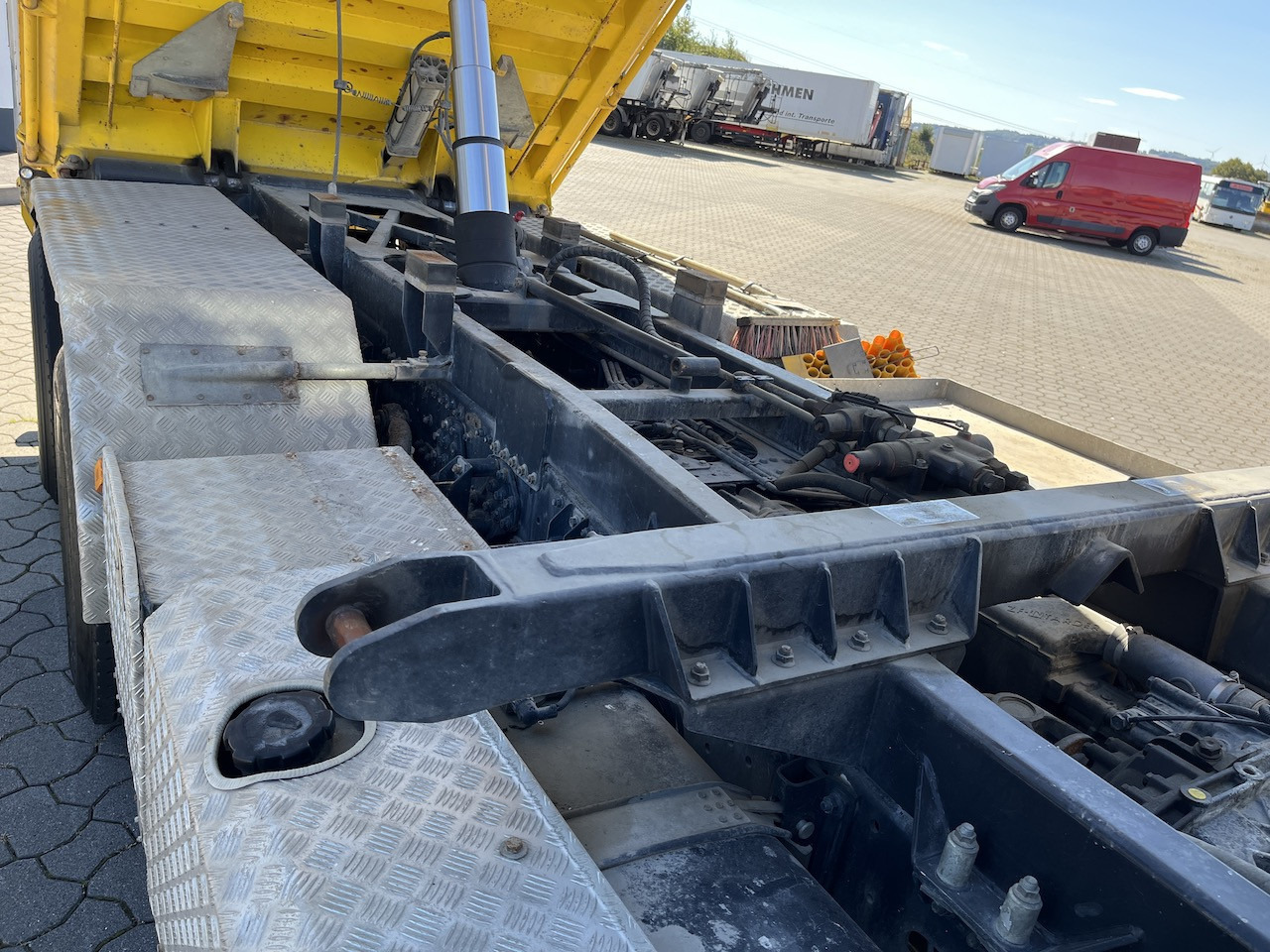 MAN TGS 28.480 6x4 4x4 Dreiseitenkipper Allrad Liftachse - Camion benne: photos 3 MAN TGS 28.480 6x4 4x4 Dreiseitenkipper Allrad Liftachse - Camion benne: photos 3