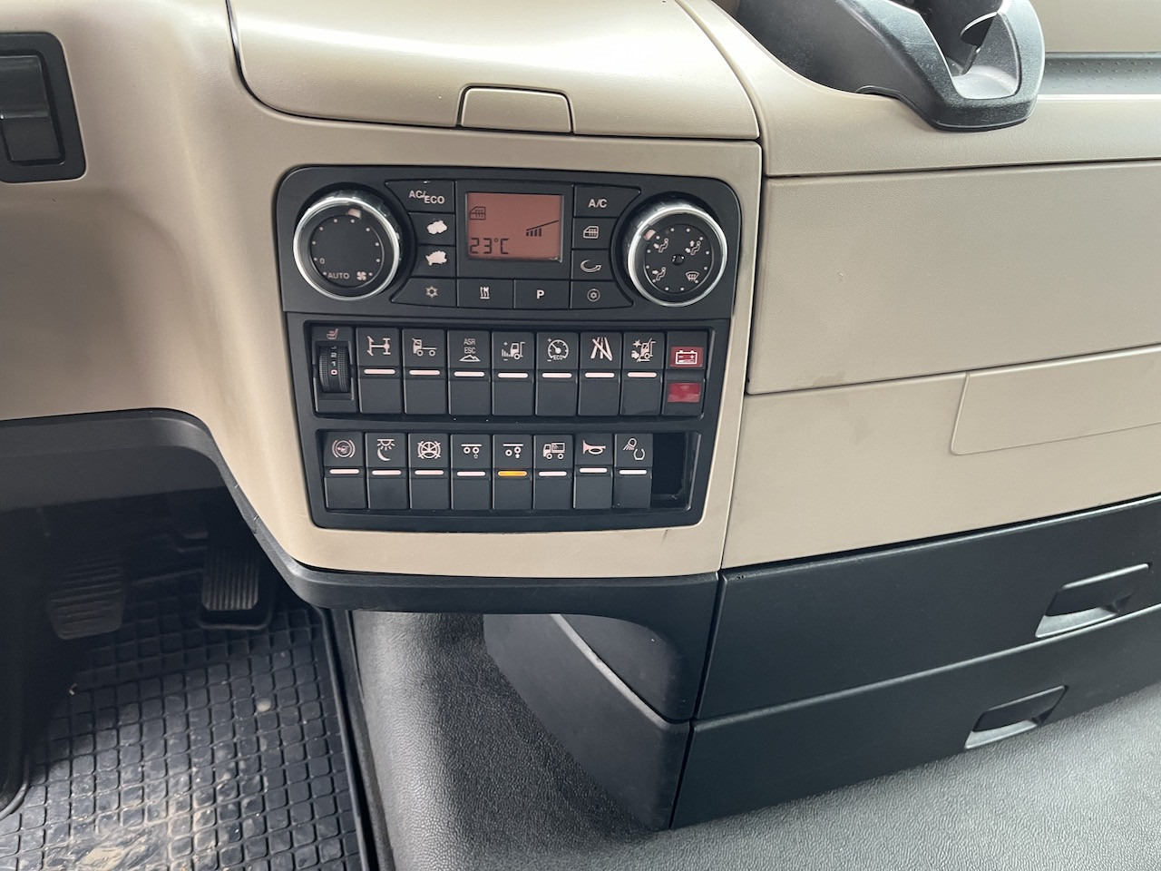 MAN TGX 26.500 6x2 Fahrgestell Lenk-Liftachse AHK - Châssis cabine: photos 2 MAN TGX 26.500 6x2 Fahrgestell Lenk-Liftachse AHK - Châssis cabine: photos 2