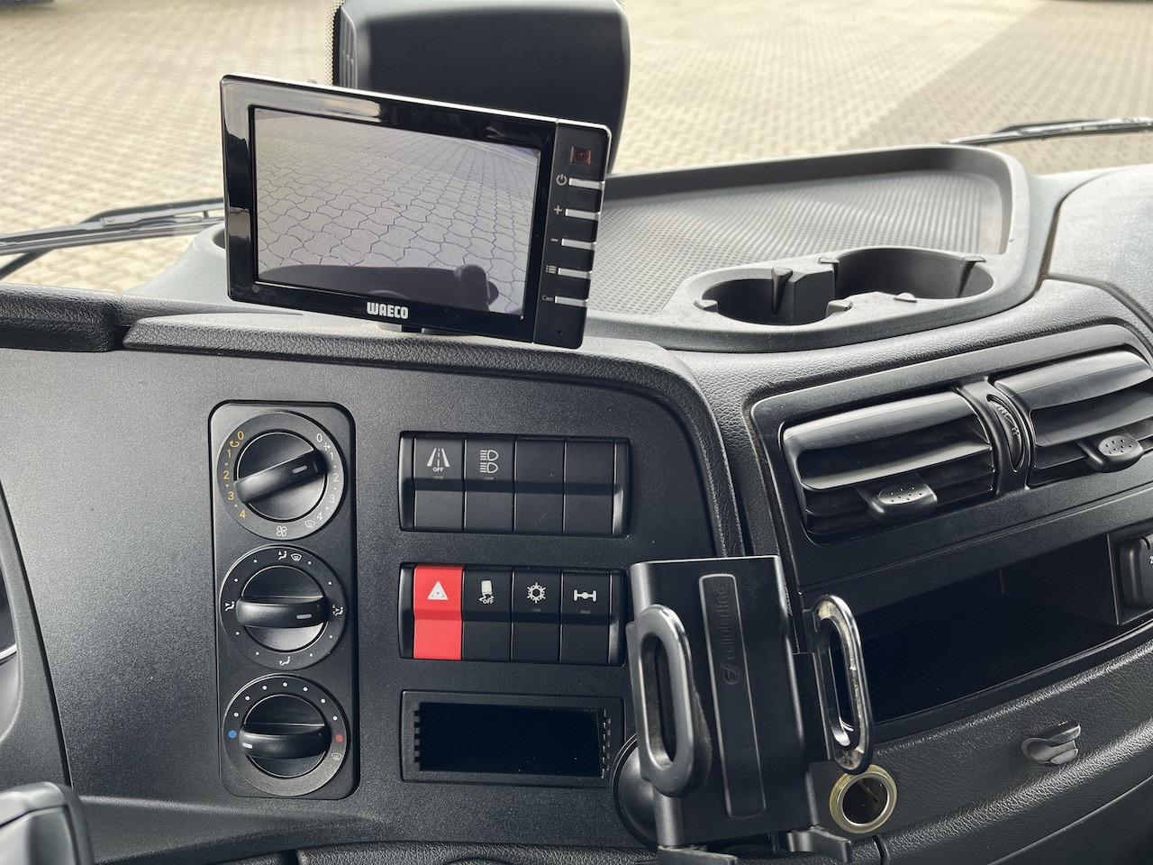 Mercedes-Benz Atego 823 4x2 AHK Hebezug Seilzug Brennholz - Utilitaire plateau: photos 3 Mercedes-Benz Atego 823 4x2 AHK Hebezug Seilzug Brennholz - Utilitaire plateau: photos 3