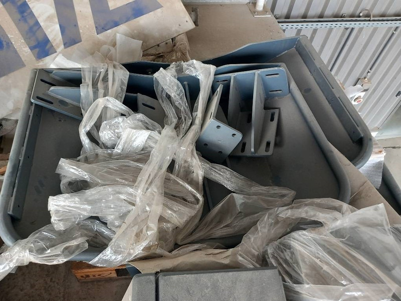 Komatsu PW158-11 MUDGUARDS - Accessoire pour Engins de chantier: photos 4 Komatsu PW158-11 MUDGUARDS - Accessoire pour Engins de chantier: photos 4