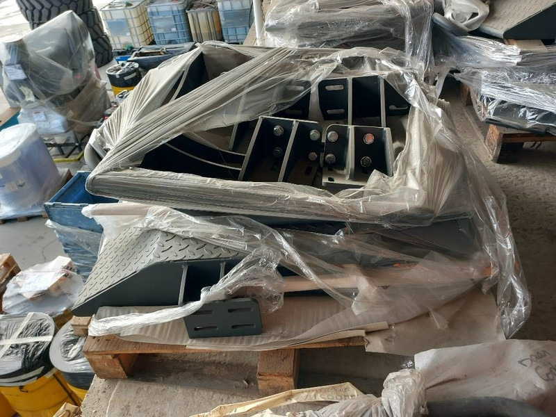 Komatsu PW158-11 MUDGUARDS - Accessoire pour Engins de chantier: photos 3 Komatsu PW158-11 MUDGUARDS - Accessoire pour Engins de chantier: photos 3