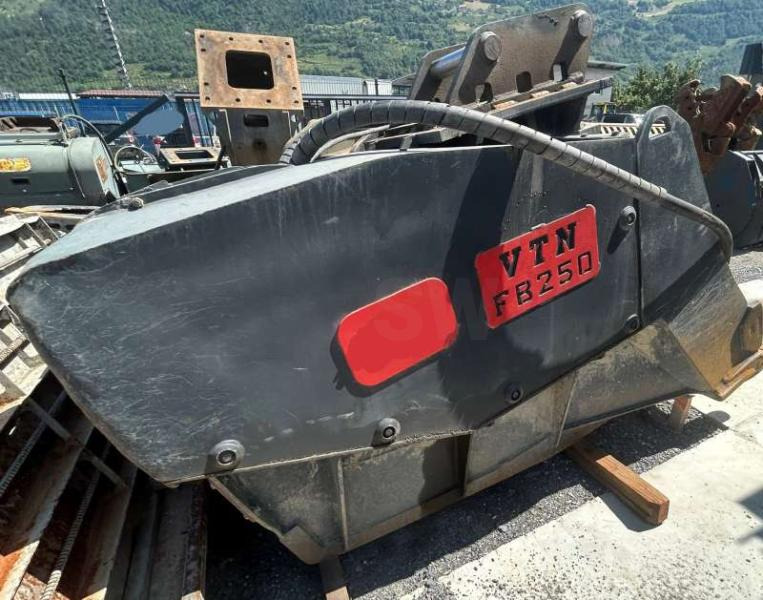 VTN Godet Concasseur VTN FB 250 - Godet: photos 3 VTN Godet Concasseur VTN FB 250 - Godet: photos 3