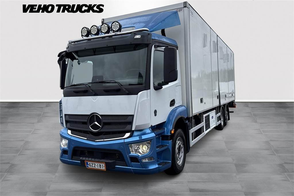 Mercedes-Benz 2546 6x2 L - Camion fourgon: photos 1 Mercedes-Benz 2546 6x2 L - Camion fourgon: photos 1