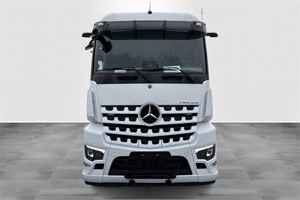 Mercedes-Benz AROCS 3253 8x4 Koukkuauto - Camion ampliroll: photos 2 Mercedes-Benz AROCS 3253 8x4 Koukkuauto - Camion ampliroll: photos 2