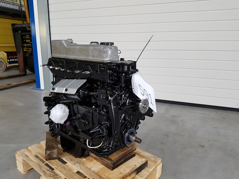 Mitsubishi 4D31 LONG-BLOCK - Engins de chantier: photos 3 Mitsubishi 4D31 LONG-BLOCK - Engins de chantier: photos 3