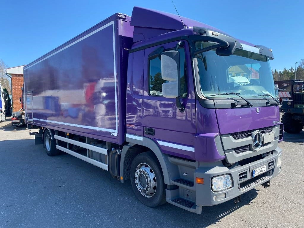 Mercedes-Benz Actros 1832 - Camion fourgon: photos 2 Mercedes-Benz Actros 1832 - Camion fourgon: photos 2