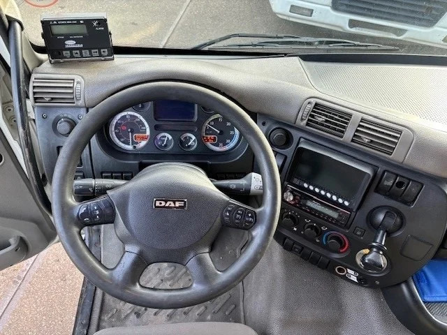 Camion isothermique DAF CF 65.250 COOLING TRUCK WITH CARRIER D/E COOLER (EURO 5 / AS-TRONIC / 2.500 KG. LOADING PLATFORM): photos 6