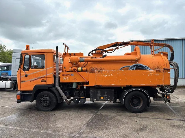 MAN F 15.192 (6-CILINDER) WITH GEESINK VACUUM TANK (MANUAL GEARBOX / P.T.O.) ORIGINAL DUTCH TRUCK - Camion hydrocureur: photos 5 MAN F 15.192 (6-CILINDER) WITH GEESINK VACUUM TANK (MANUAL GEARBOX / P.T.O.) ORIGINAL DUTCH TRUCK - Camion hydrocureur: photos 5