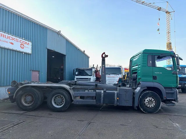 MAN TGA 26.360BB 6x4 FULL STEEL MULTILIFT HOOK-ARM (ZF16 MANUAL GEARBOX / FULL STEEL SUSPENSION / REDUCTION AXLES / AIRCONDITIONING) - Camion ampliroll: photos 4 MAN TGA 26.360BB 6x4 FULL STEEL MULTILIFT HOOK-ARM (ZF16 MANUAL GEARBOX / FULL STEEL SUSPENSION / REDUCTION AXLES / AIRCONDITIONING) - Camion ampliroll: photos 4