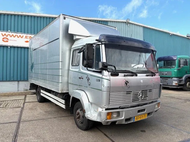 Mercedes-Benz LK 817 (6-CILINDER) ORIGINAL DUTCH TRUCK WITH CLOSED BOX (MANUAL GEARBOX / FULL STEEL SUSPENSION) - Camion fourgon: photos 2 Mercedes-Benz LK 817 (6-CILINDER) ORIGINAL DUTCH TRUCK WITH CLOSED BOX (MANUAL GEARBOX / FULL STEEL SUSPENSION) - Camion fourgon: photos 2