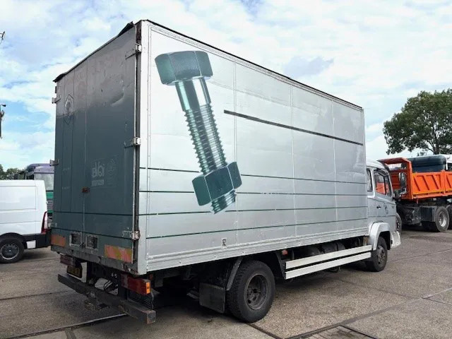 Mercedes-Benz LK 817 (6-CILINDER) ORIGINAL DUTCH TRUCK WITH CLOSED BOX (MANUAL GEARBOX / FULL STEEL SUSPENSION) - Camion fourgon: photos 3 Mercedes-Benz LK 817 (6-CILINDER) ORIGINAL DUTCH TRUCK WITH CLOSED BOX (MANUAL GEARBOX / FULL STEEL SUSPENSION) - Camion fourgon: photos 3