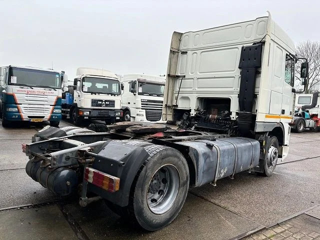 DAF 95.430 XF SPACECAB (EURO 3 / ZF16 MANUAL GEARBOX / ZF-INTARDER / AIRCONDITIONING / 870 LITER DIESELTANK) - Tracteur routier: photos 3 DAF 95.430 XF SPACECAB (EURO 3 / ZF16 MANUAL GEARBOX / ZF-INTARDER / AIRCONDITIONING / 870 LITER DIESELTANK) - Tracteur routier: photos 3