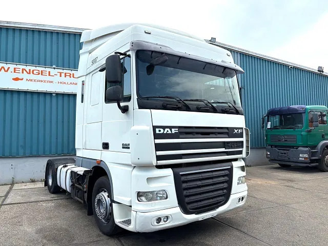 DAF XF 105.460 SPACECAB (ZF16 MANUAL GEARBOX / MX-BRAKE / 870+430 LITER TANK / FRIDGE / AIRCONDITIONING) - Tracteur routier: photos 2 DAF XF 105.460 SPACECAB (ZF16 MANUAL GEARBOX / MX-BRAKE / 870+430 LITER TANK / FRIDGE / AIRCONDITIONING) - Tracteur routier: photos 2