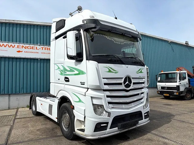 Mercedes-Benz Actros 1845 LS BIGSPACE (RETARDER / EURO 5 / TELLIGENT GEARBOX / FULL SPOILERSET / 2x DIESELTANK / AIRCONDITIONING) - Tracteur routier: photos 2 Mercedes-Benz Actros 1845 LS BIGSPACE (RETARDER / EURO 5 / TELLIGENT GEARBOX / FULL SPOILERSET / 2x DIESELTANK / AIRCONDITIONING) - Tracteur routier: photos 2