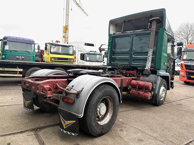Renault R385 Major (2 CULASSE / LAMES / GRAND PONT / 2 CILINDER HEADS / STEEL SUSPENSION / REDUCTION AXLE) - Tracteur routier: photos 3 Renault R385 Major (2 CULASSE / LAMES / GRAND PONT / 2 CILINDER HEADS / STEEL SUSPENSION / REDUCTION AXLE) - Tracteur routier: photos 3