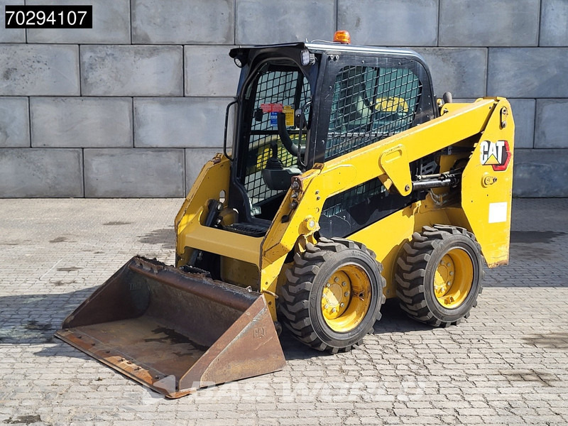 Caterpillar 226 D3 BUCKET + FORKS - Mini chargeuse: photos 3 Caterpillar 226 D3 BUCKET + FORKS - Mini chargeuse: photos 3