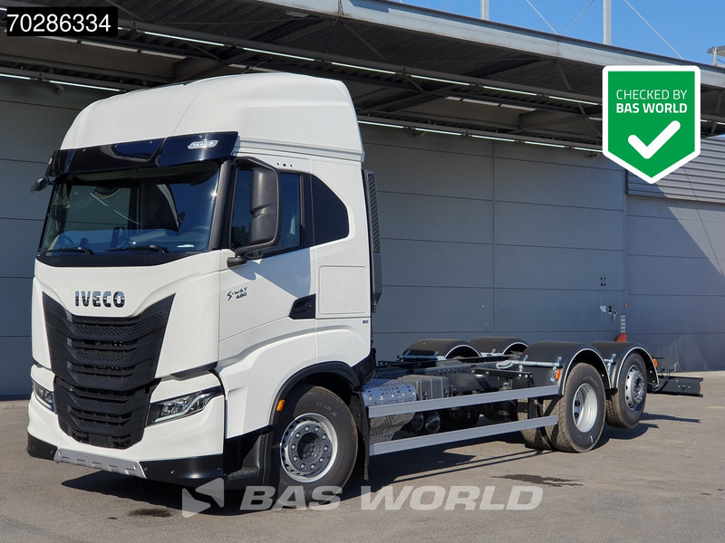 Iveco S-Way 490 6X2 NEW chassis! Retarder Standklima Lift+lenkasche PTO preparation LED Navi ACC Euro 6 - Châssis cabine: photos 1 Iveco S-Way 490 6X2 NEW chassis! Retarder Standklima Lift+lenkasche PTO preparation LED Navi ACC Euro 6 - Châssis cabine: photos 1