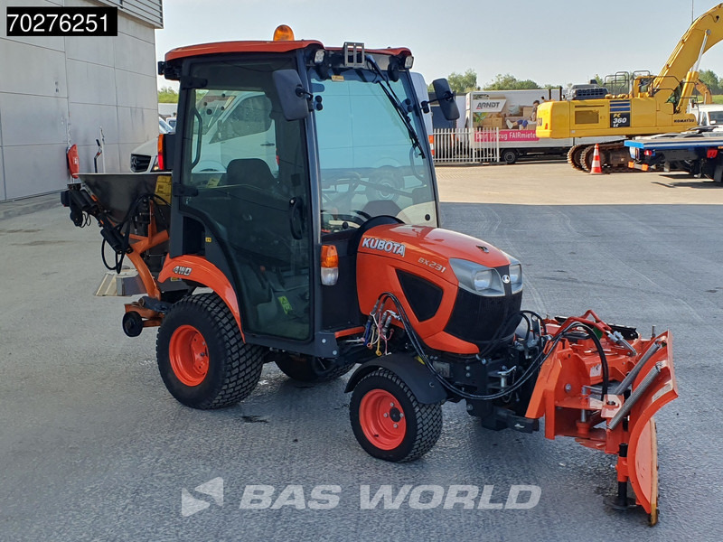 Kubota BX231 D-C C10 4X4 4x4 - INCL ATTACHMENTS - Tracteur agricole: photos 3 Kubota BX231 D-C C10 4X4 4x4 - INCL ATTACHMENTS - Tracteur agricole: photos 3
