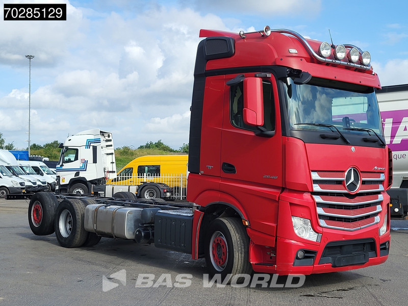 Mercedes-Benz Actros 2548 Actros 6X2 BigSpace Retarder PTO Liftachse Xenon ACC Navi Euro 6 - Châssis cabine: photos 3 Mercedes-Benz Actros 2548 Actros 6X2 BigSpace Retarder PTO Liftachse Xenon ACC Navi Euro 6 - Châssis cabine: photos 3
