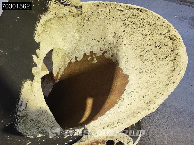 Mercedes-Benz Axor 3240 8X4 9m3 Liebherr mixer Steel suspension Manual Euro 5 - Camion malaxeur: photos 5 Mercedes-Benz Axor 3240 8X4 9m3 Liebherr mixer Steel suspension Manual Euro 5 - Camion malaxeur: photos 5