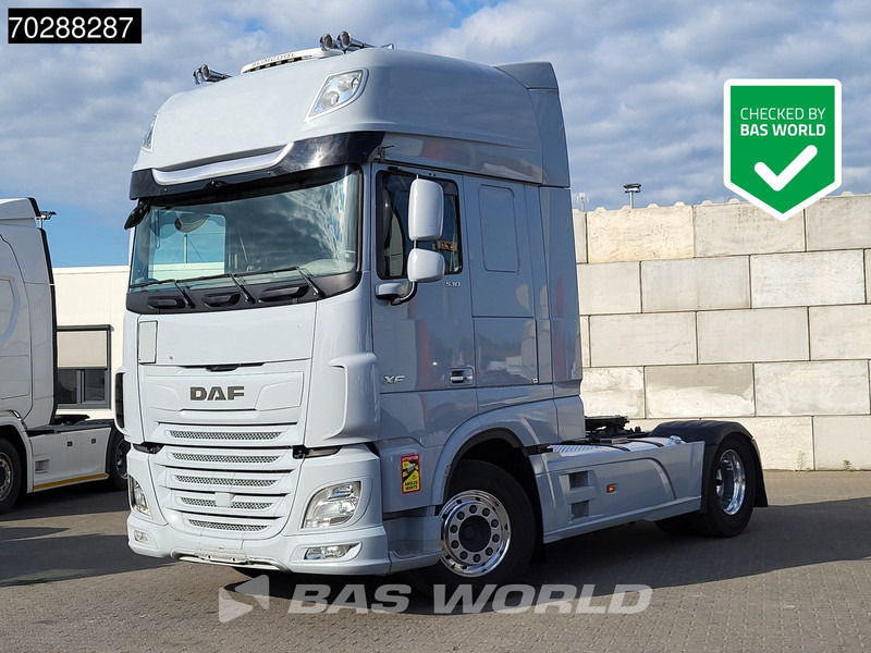 DAF XF 530 4X2 SSC Standklima ACC 2x Tanks Navi Euro 6 - Tracteur routier: photos 1 DAF XF 530 4X2 SSC Standklima ACC 2x Tanks Navi Euro 6 - Tracteur routier: photos 1