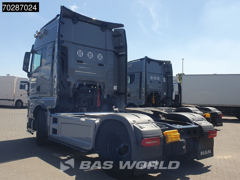 MAN TGX 18.520 4X2 Individual Lion S! GX Retarder Full-Air 2x Tanks Navi LED ACC Euro 6 - Tracteur routier: photos 2 MAN TGX 18.520 4X2 Individual Lion S! GX Retarder Full-Air 2x Tanks Navi LED ACC Euro 6 - Tracteur routier: photos 2