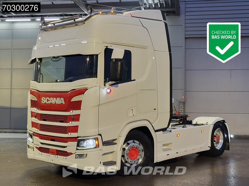 Scania R450 R 4X2 Special Interior! Retarder 2xTanks Leder - Tracteur routier: photos 1 Scania R450 R 4X2 Special Interior! Retarder 2xTanks Leder - Tracteur routier: photos 1