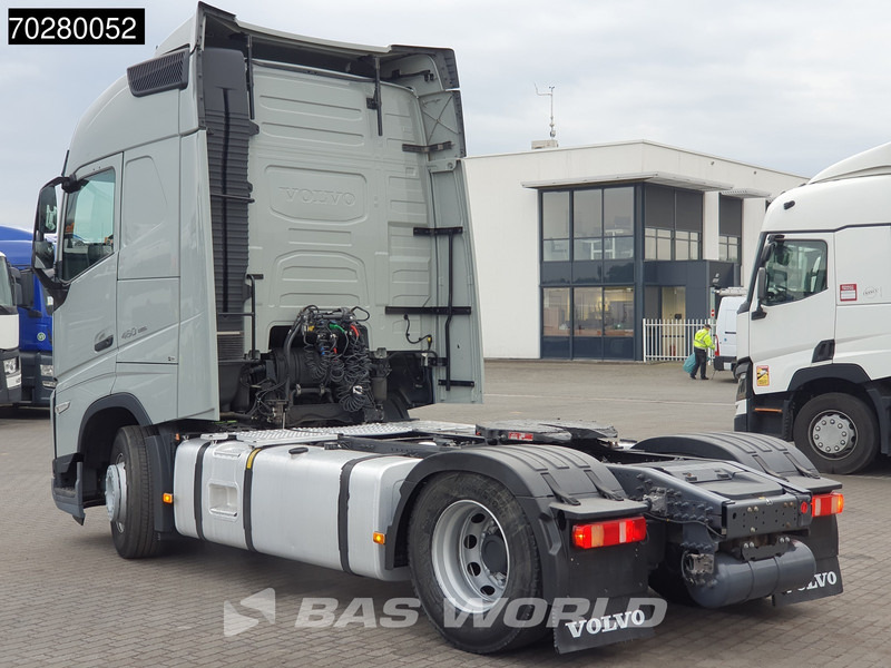Volvo FH 460 FH 4X2 VEB+ 2x Tanks ACC LED - Tracteur routier: photos 2 Volvo FH 460 FH 4X2 VEB+ 2x Tanks ACC LED - Tracteur routier: photos 2