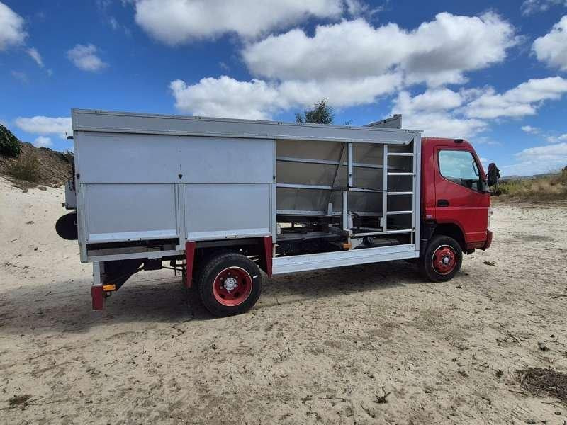 Mitsubishi FUSO CANTER 7C18 - Camion: photos 3 Mitsubishi FUSO CANTER 7C18 - Camion: photos 3