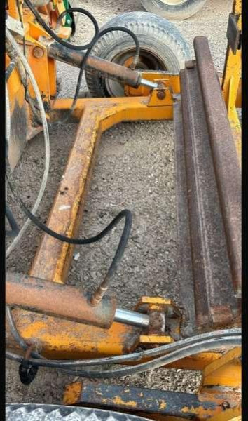 Capilla CRF-2 - Niveleuse: photos 5 Capilla CRF-2 - Niveleuse: photos 5