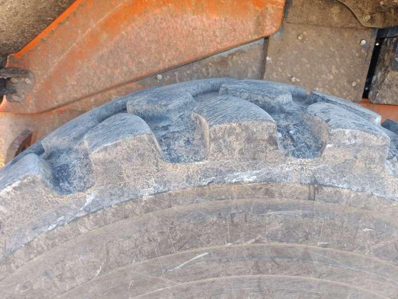 Chargeuse sur pneus Hitachi ZW220-7: photos 11 Chargeuse sur pneus Hitachi ZW220-7: photos 11