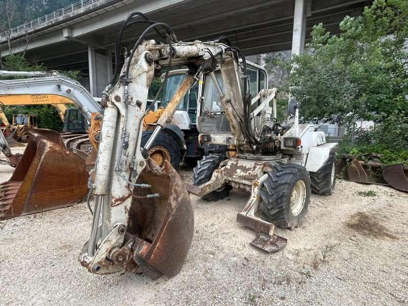 Mecalac 8CXI - Pelle sur pneus: photos 5 Mecalac 8CXI - Pelle sur pneus: photos 5