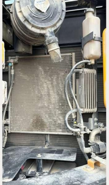 Pelle sur chenille Volvo ECR235EL: photos 9