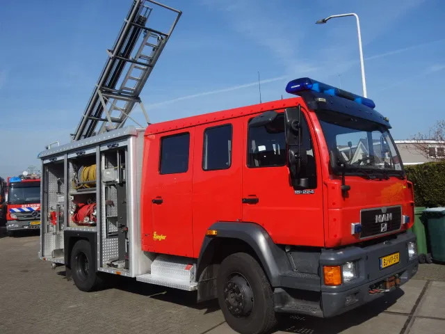 MAN 15 224-with winch 2500liter tank manual gearbox ,ziegler pomp - Camion de pompier: photos 1 MAN 15 224-with winch 2500liter tank manual gearbox ,ziegler pomp - Camion de pompier: photos 1