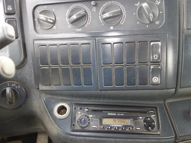 Camion malaxeur MAN TGA 35.360 8X4 MIXER STEEL SPRINGS BIG AXELS MANUAL FEUL POMP: photos 8 Camion malaxeur MAN TGA 35.360 8X4 MIXER STEEL SPRINGS BIG AXELS MANUAL FEUL POMP: photos 8