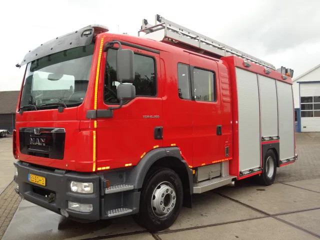 MAN TGM 15.250 FIRE TRUCK,2000 LITER TANK, FOAM TANK, AIRCO - Camion de pompier: photos 2 MAN TGM 15.250 FIRE TRUCK,2000 LITER TANK, FOAM TANK, AIRCO - Camion de pompier: photos 2