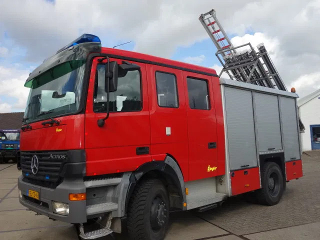 Mercedes-Benz Actros 1831 4X4 ZIEGLER BOMBEROS POMP,2500 L TANK - Camion de pompier: photos 3 Mercedes-Benz Actros 1831 4X4 ZIEGLER BOMBEROS POMP,2500 L TANK - Camion de pompier: photos 3