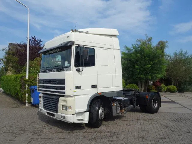 DAF XF 430 EURO3 MANAULE GEAR - Tracteur routier: photos 4 DAF XF 430 EURO3 MANAULE GEAR - Tracteur routier: photos 4