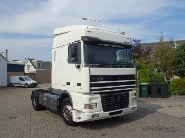 DAF XF 430 euro3 manual gear - Tracteur routier: photos 2 DAF XF 430 euro3 manual gear - Tracteur routier: photos 2