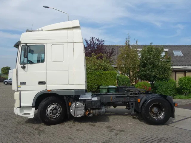 DAF XF 430 euro3 manual gear - Tracteur routier: photos 5 DAF XF 430 euro3 manual gear - Tracteur routier: photos 5