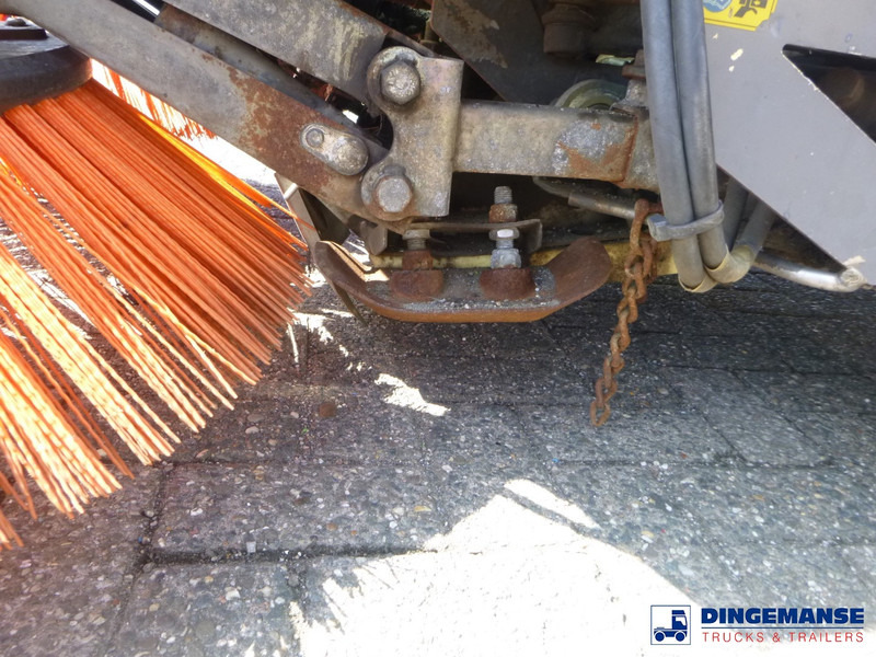 Balayeuse de voirie Applied sweeper Green machine 636: photos 14