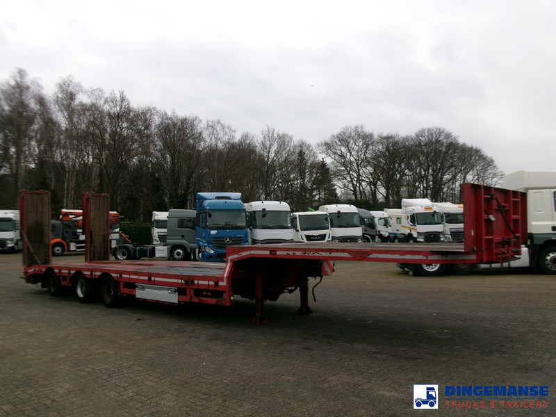 Broshuis 3-axle semi lowbed trailer 45t + ramps - DAMAGED - Semi-remorque surbaissé: photos 2 Broshuis 3-axle semi lowbed trailer 45t + ramps - DAMAGED - Semi-remorque surbaissé: photos 2
