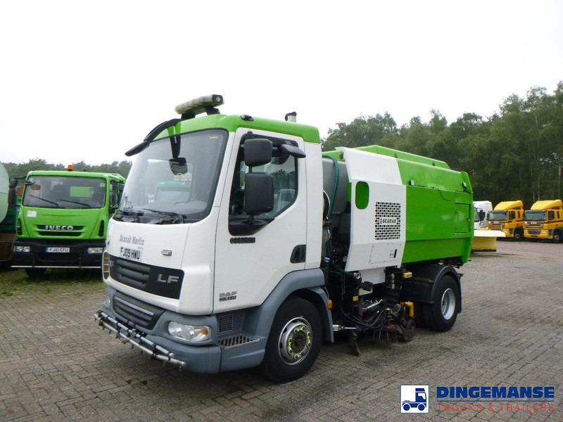DAF LF 45.180 Scarab Merlin street sweeper 4x2 - Balayeuse de voirie: photos 1 DAF LF 45.180 Scarab Merlin street sweeper 4x2 - Balayeuse de voirie: photos 1