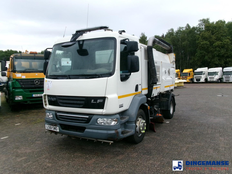 DAF LF 55.220 4x2 Scarab sweeper - Balayeuse de voirie: photos 1 DAF LF 55.220 4x2 Scarab sweeper - Balayeuse de voirie: photos 1