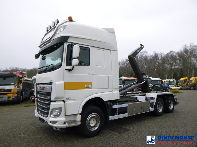 DAF XF 530 6x2 Euro 6 VDL container hook - Camion ampliroll: photos 1 DAF XF 530 6x2 Euro 6 VDL container hook - Camion ampliroll: photos 1
